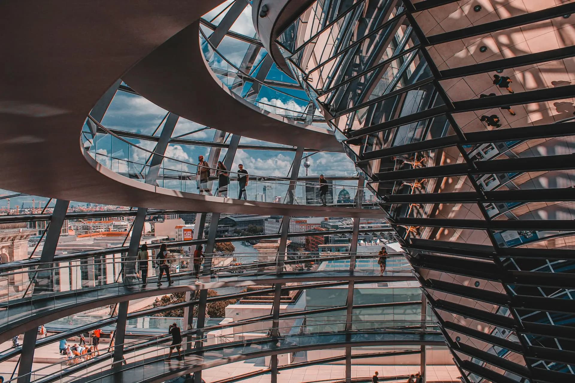 Yapay zeka stratejisini ve uygulamalarını tanımlayan ekip